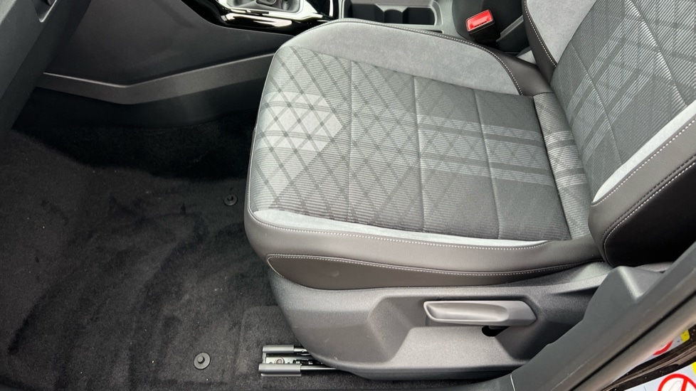 Used Volkswagen T-Roc 2025 for sale - 76328085: Photo 39