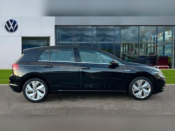 Used Volkswagen Golf 2024 for sale - 77057784: Photo