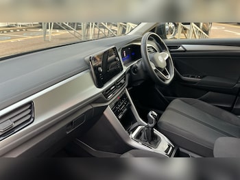 Used Volkswagen T-Roc 2023 for sale - 76526500: Photo