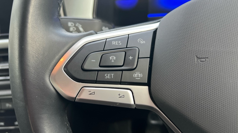 Used Volkswagen T-Roc 2023 for sale - 76526500: Photo 31