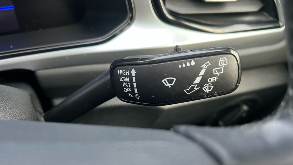 Used Volkswagen T-Roc 2023 for sale - 76526500: Photo 32