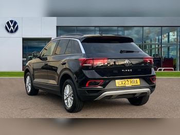 Used Volkswagen T-Roc 2023 for sale - 76526500: Photo