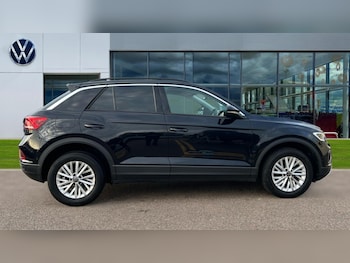 Used Volkswagen T-Roc 2023 for sale - 76526500: Photo