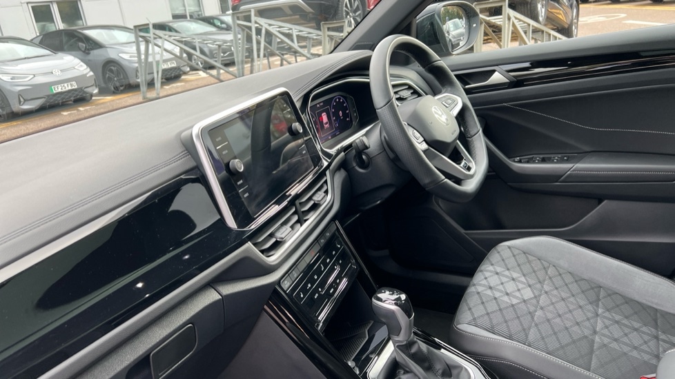 Used Volkswagen T-Roc 2025 for sale - 76873517: Photo 2
