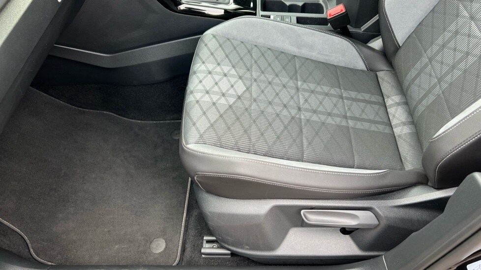 Used Volkswagen T-Roc 2025 for sale - 76873517: Photo 39