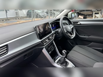 Used Volkswagen T-Roc 2022 for sale - 76869524: Photo