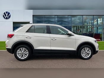 Used Volkswagen T-Roc 2022 for sale - 76869524: Photo