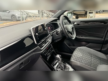 Used Volkswagen T-Roc 2022 for sale - 76881877: Photo