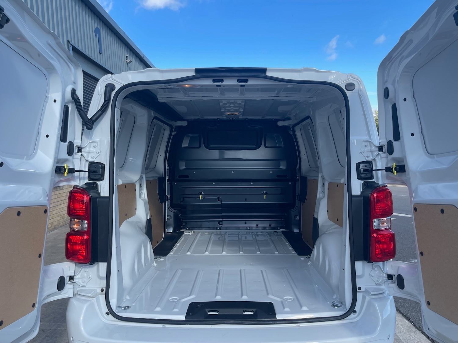 Used Vauxhall Vivaro for sale - 76193475: Photo 16