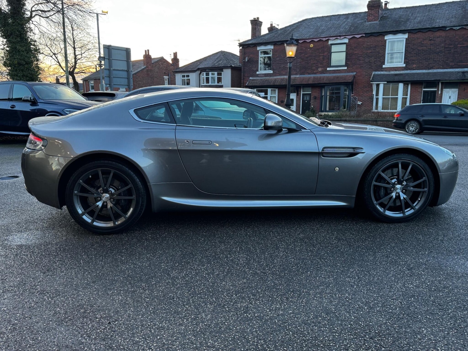 Used Aston Martin Vantage 2011 for sale - 77230580: Photo 11