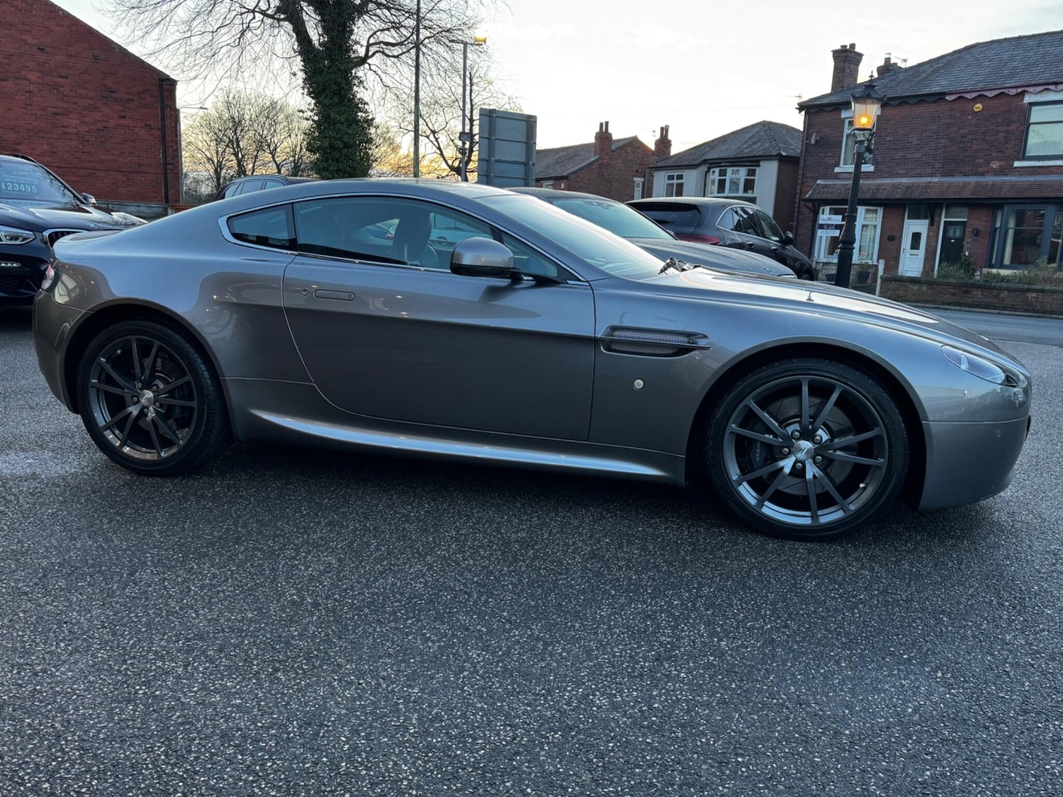 Used Aston Martin Vantage 2011 for sale - 77230580: Photo 12