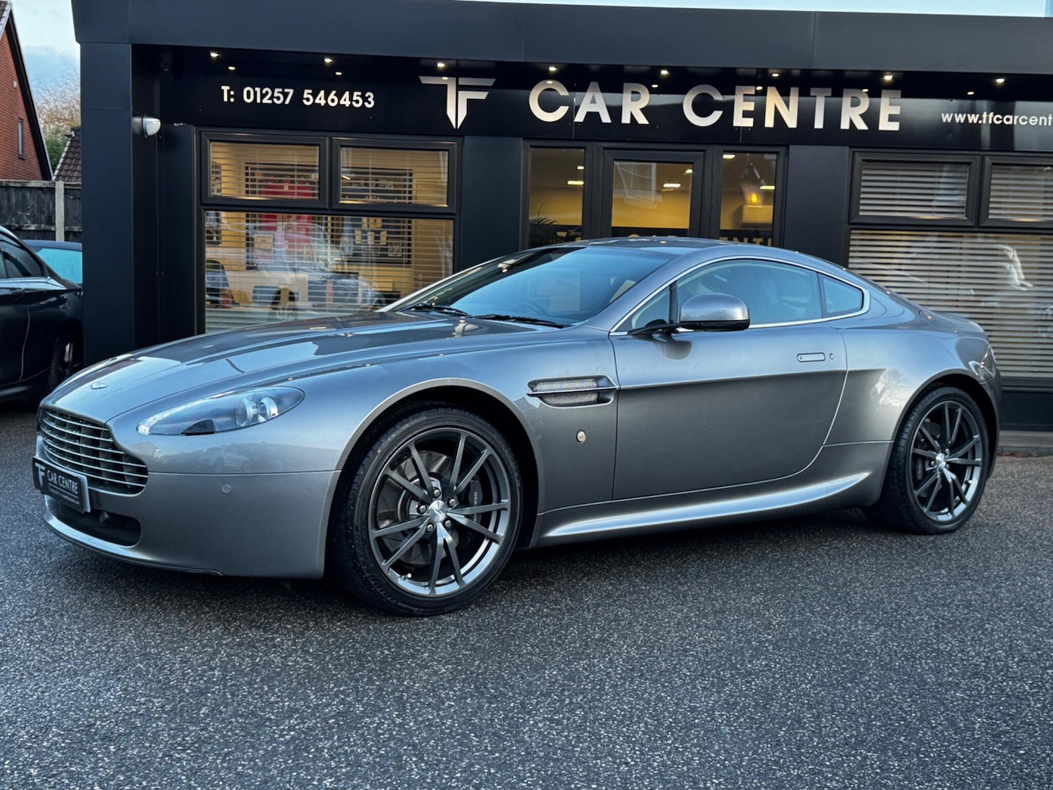 Used Aston Martin Vantage 2011 for sale - 77230580: Photo 2