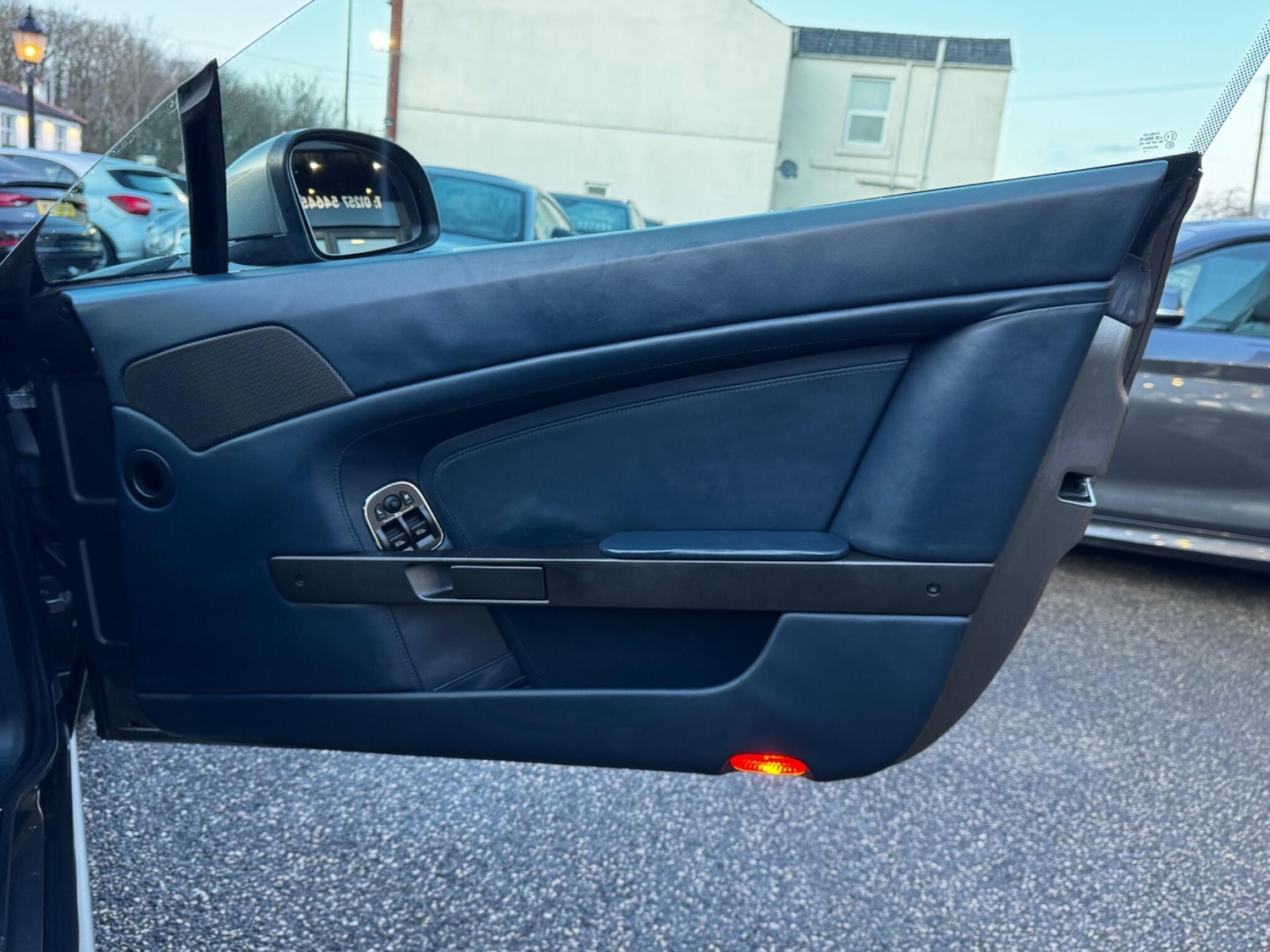 Used Aston Martin Vantage 2011 for sale - 77230580: Photo 23