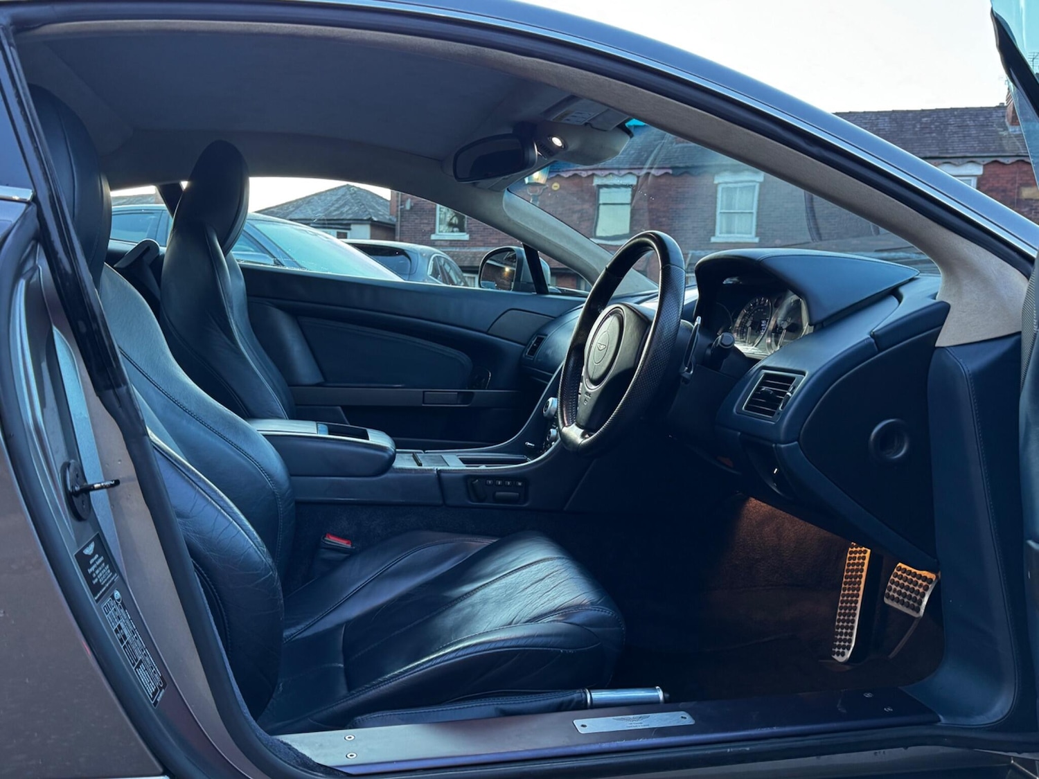 Used Aston Martin Vantage 2011 for sale - 77230580: Photo 24