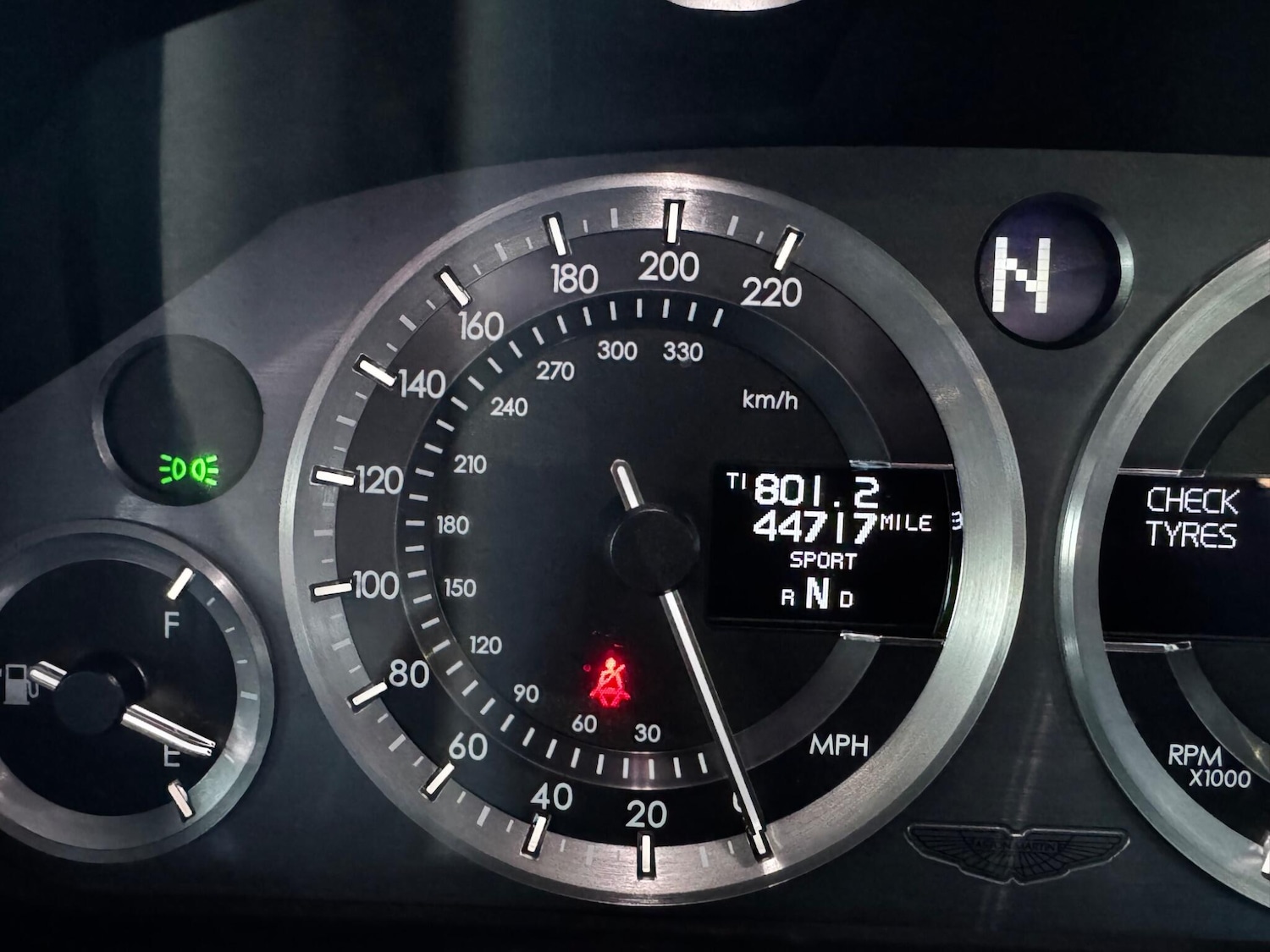 Used Aston Martin Vantage 2011 for sale - 77230580: Photo 25