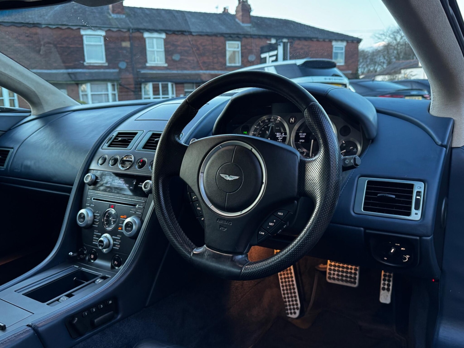 Used Aston Martin Vantage 2011 for sale - 77230580: Photo 26