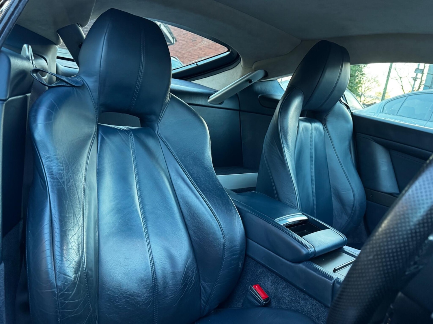 Used Aston Martin Vantage 2011 for sale - 77230580: Photo 27