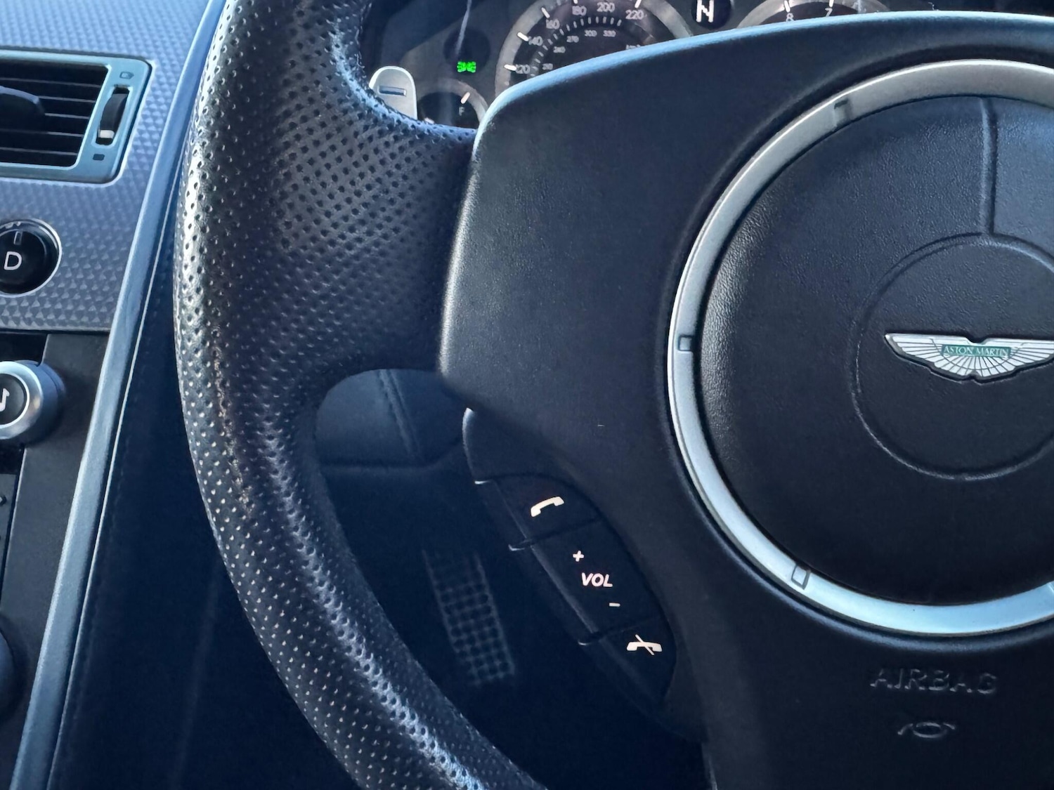 Used Aston Martin Vantage 2011 for sale - 77230580: Photo 29