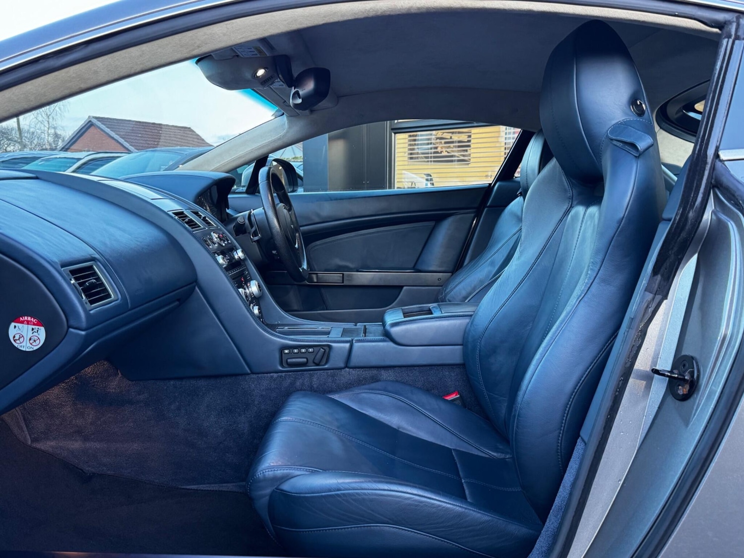 Used Aston Martin Vantage 2011 for sale - 77230580: Photo 31