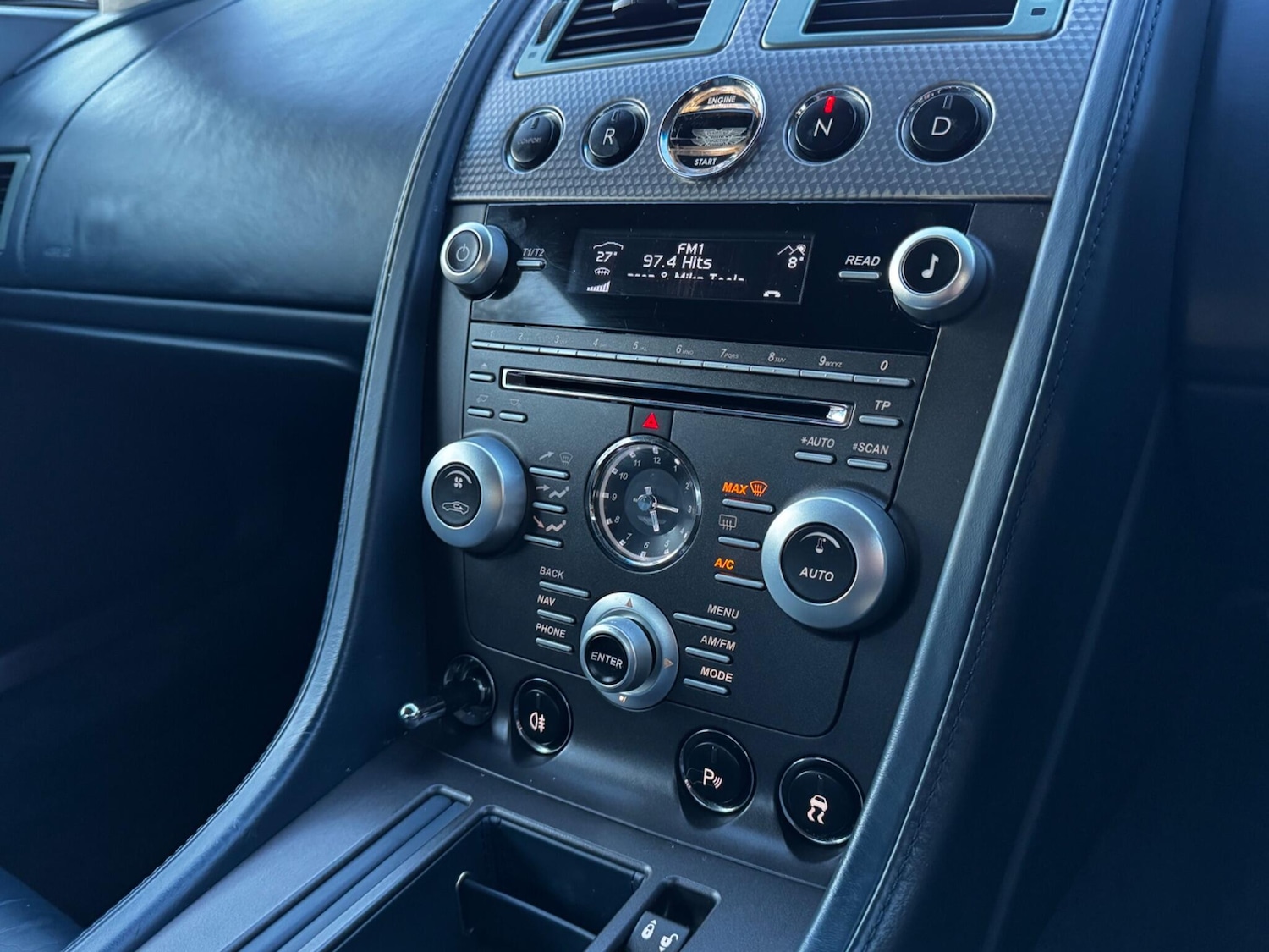 Used Aston Martin Vantage 2011 for sale - 77230580: Photo 33