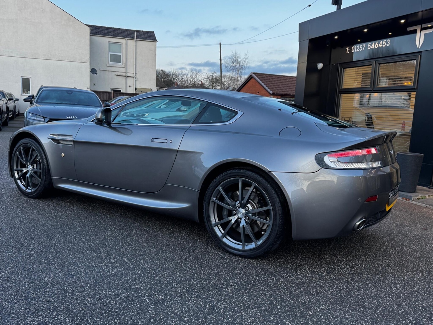Used Aston Martin Vantage 2011 for sale - 77230580: Photo 5