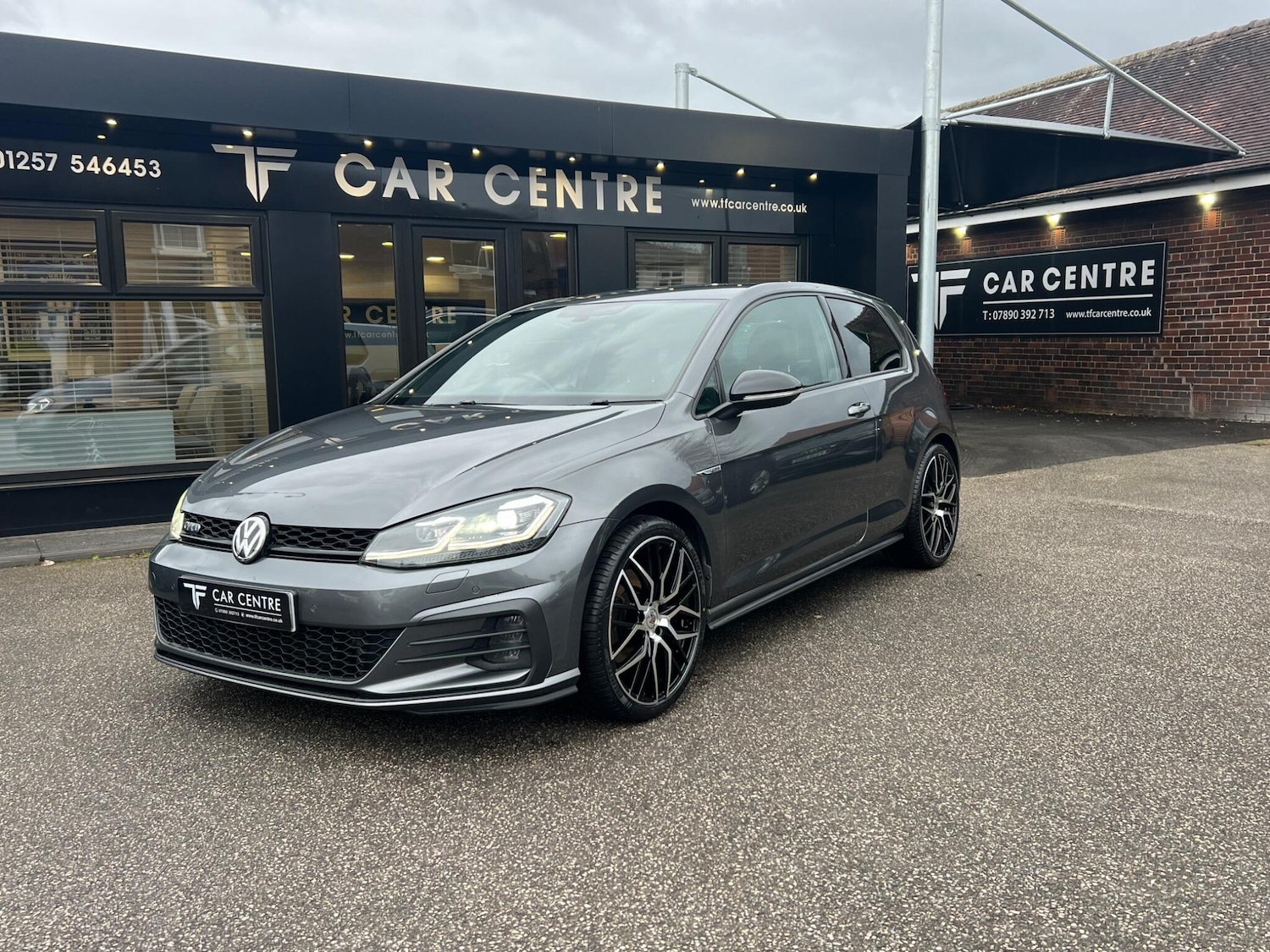 Used Volkswagen Golf 2017 for sale - 77853541: Photo 2