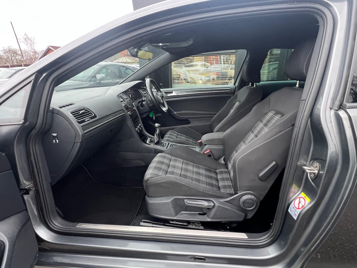 Used Volkswagen Golf 2017 for sale - 77853541: Photo 25