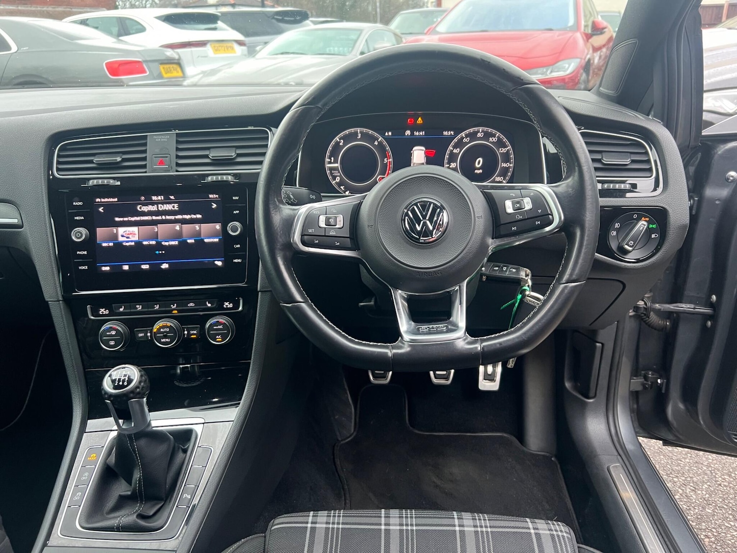 Used Volkswagen Golf 2017 for sale - 77853541: Photo 32