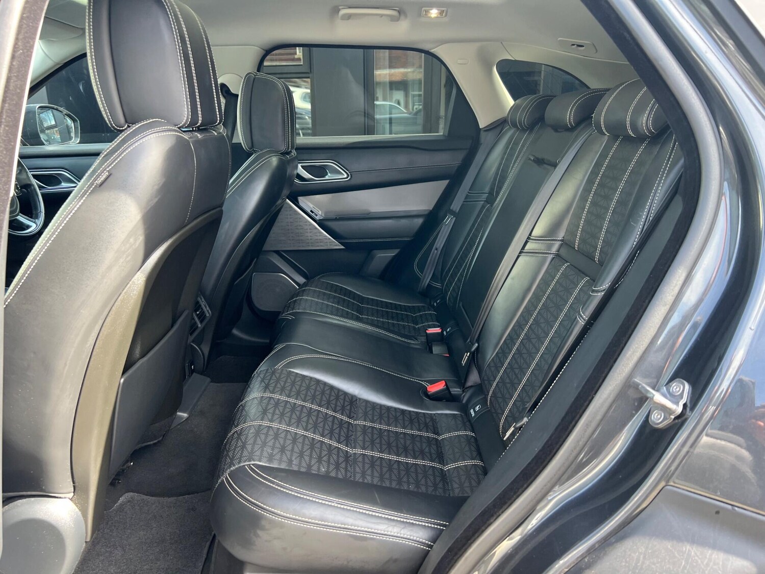 Used Land Rover Range Rover Velar 2018 for sale - 78157550: Photo 32