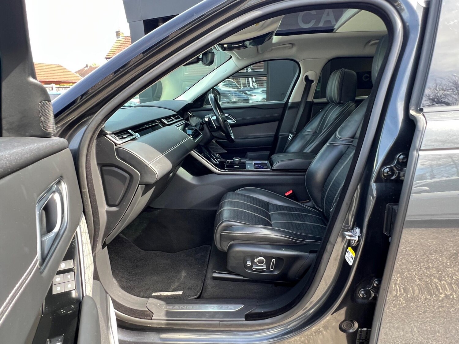 Used Land Rover Range Rover Velar 2018 for sale - 78157550: Photo 33