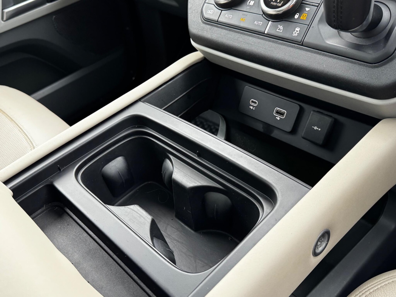 Used Land Rover Defender 2023 for sale - 77992927: Photo 31