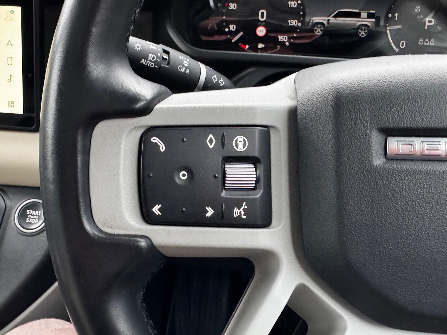 Used Land Rover Defender 2023 for sale - 77992927: Photo 32