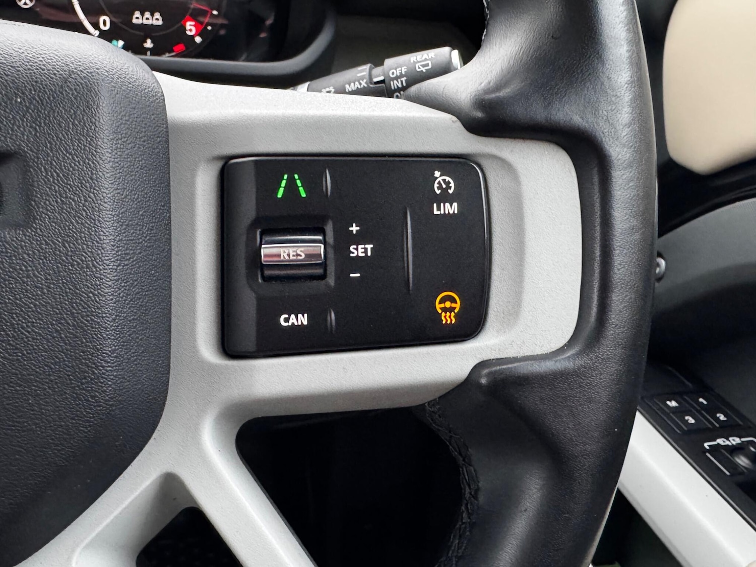 Used Land Rover Defender 2023 for sale - 77992927: Photo 33