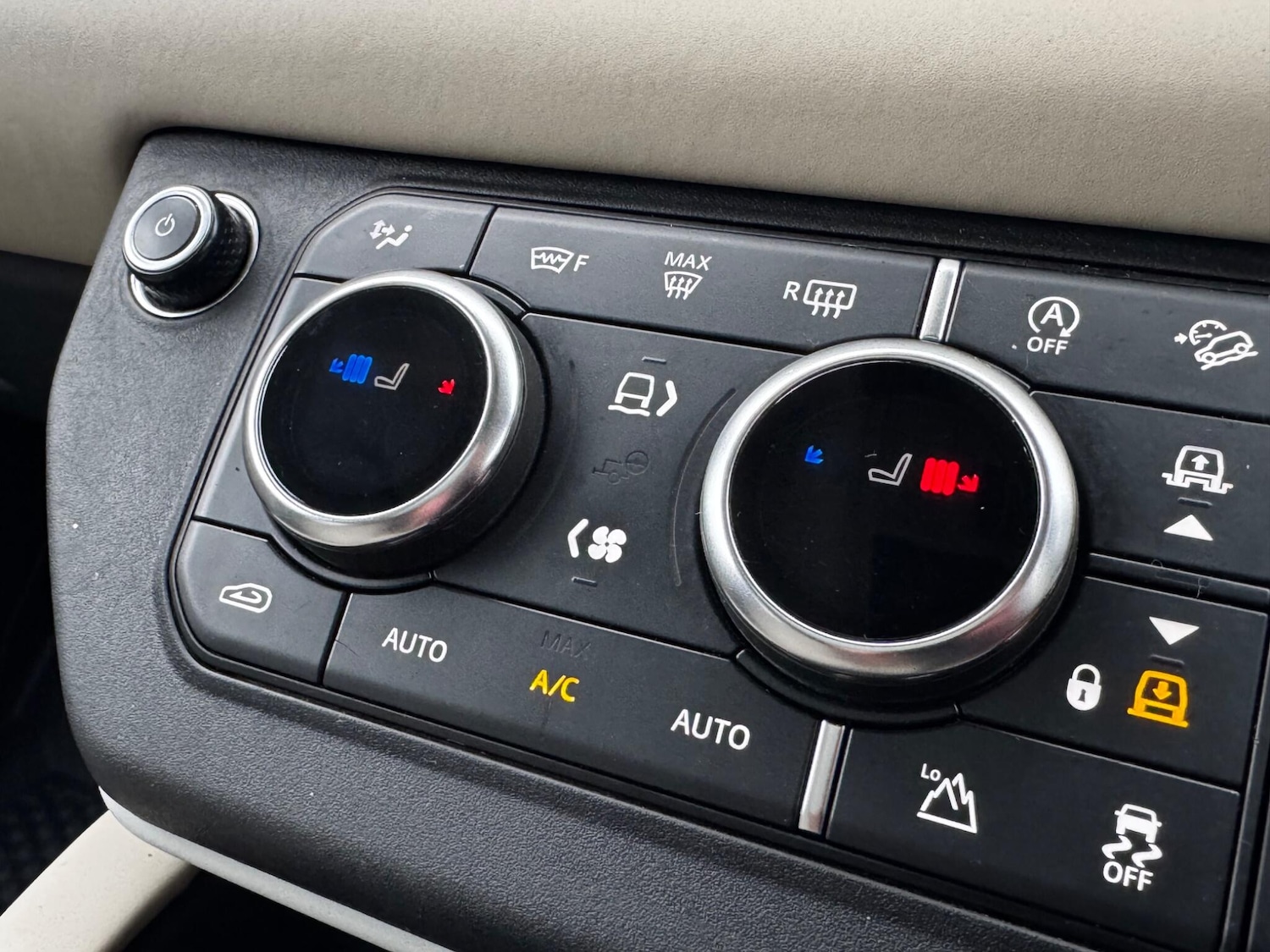 Used Land Rover Defender 2023 for sale - 77992927: Photo 35