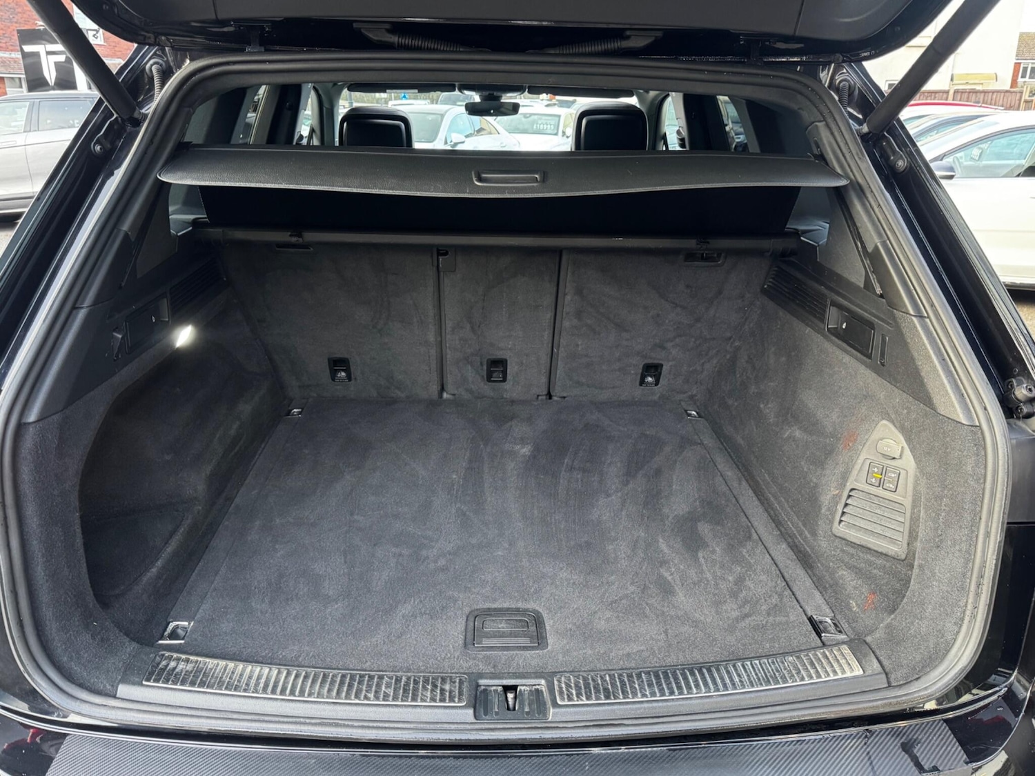 Used Volkswagen Touareg 2019 for sale - 77586009: Photo 43