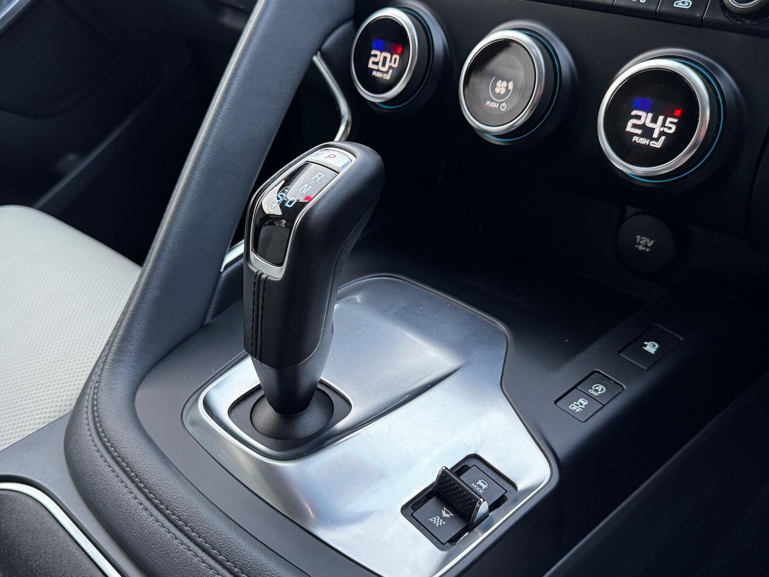 Used Jaguar E-Pace 2019 for sale - 76953189: Photo 27