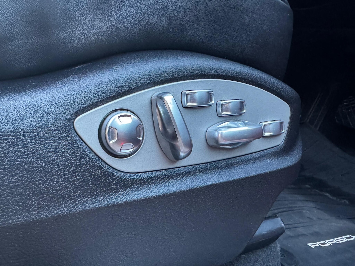 Used Porsche Macan 2018 for sale - 77191527: Photo 29