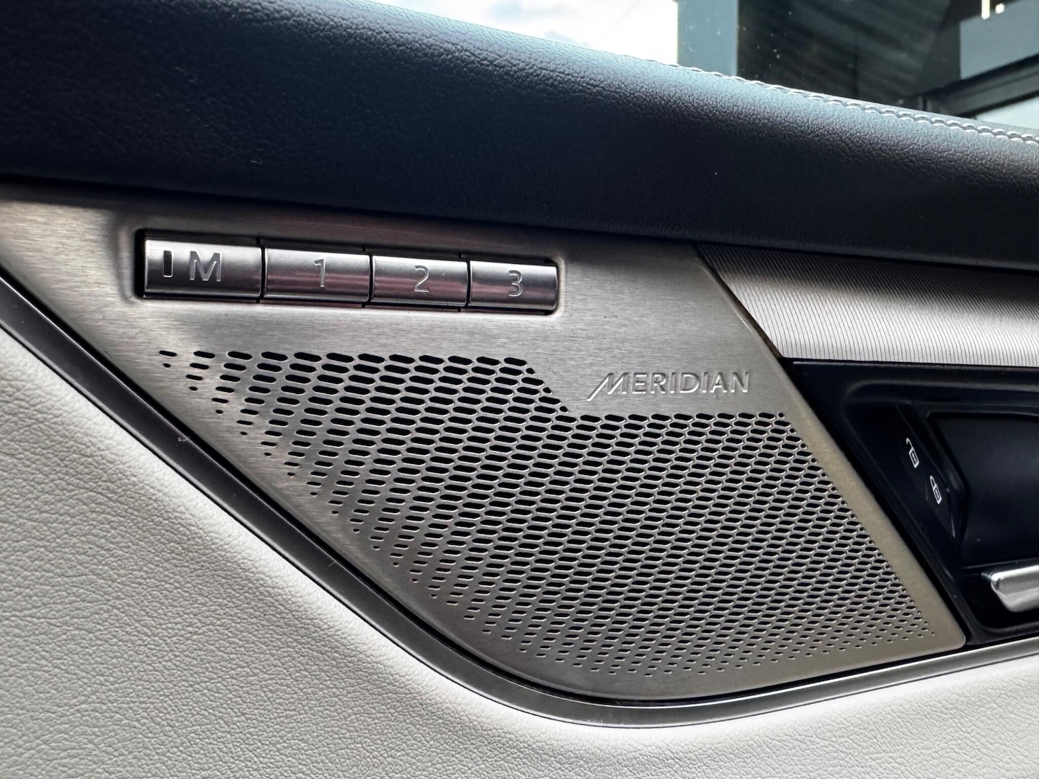 Used Jaguar F-Pace 2023 for sale - 77266860: Photo 23