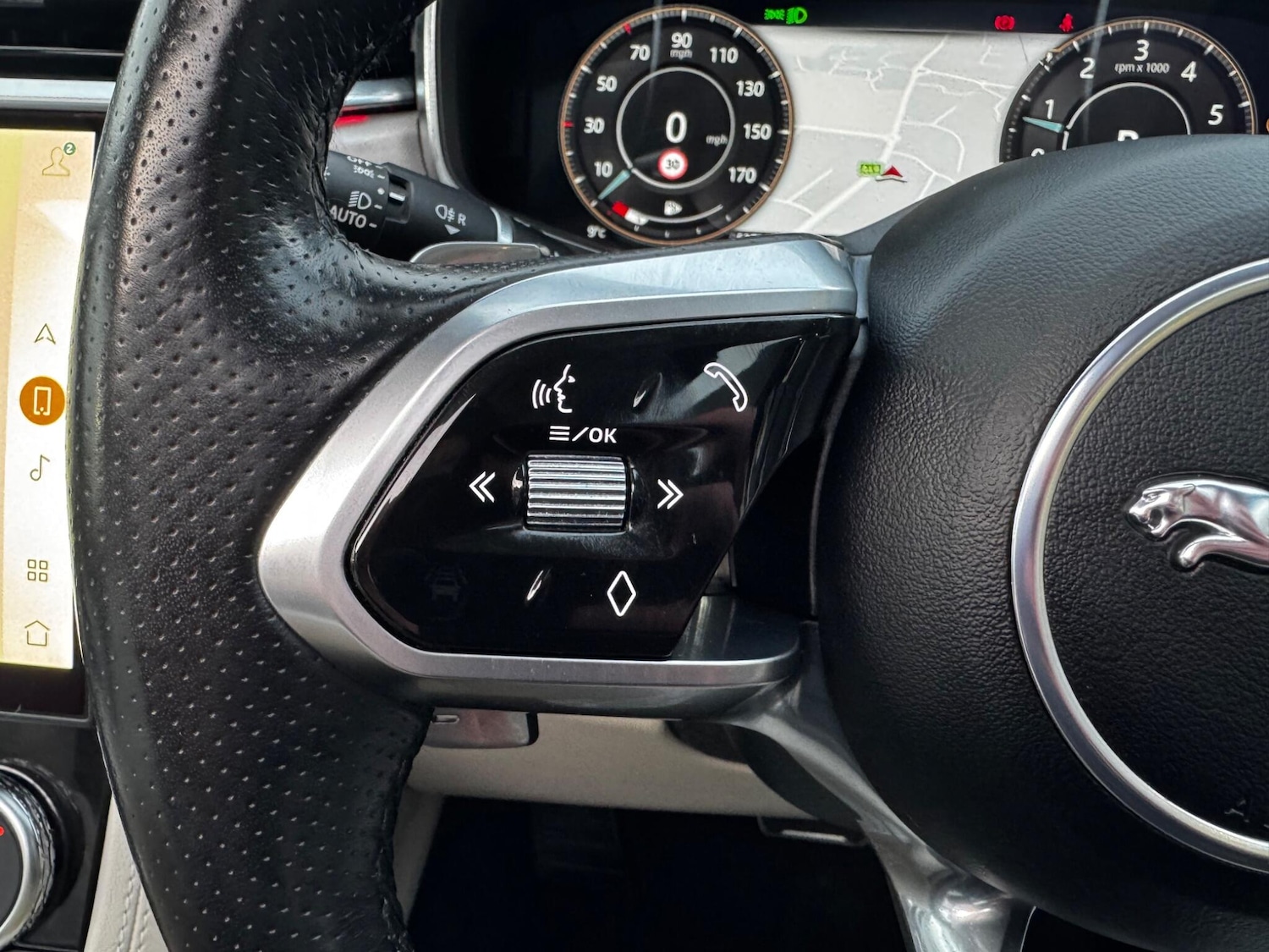 Used Jaguar F-Pace 2023 for sale - 77266860: Photo 29