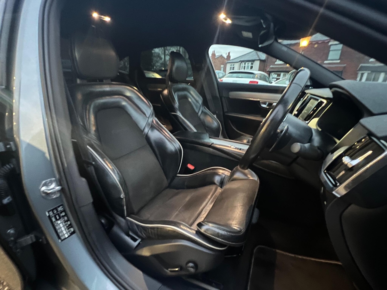 Used Volvo S90 2018 for sale - 76912810: Photo 31