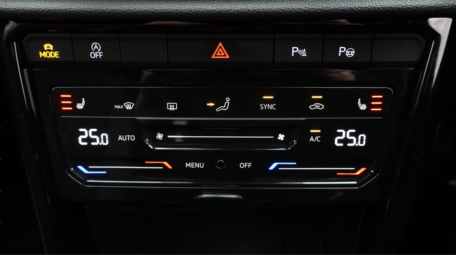 Used Volkswagen T-Roc for sale - 77432450: Photo 12