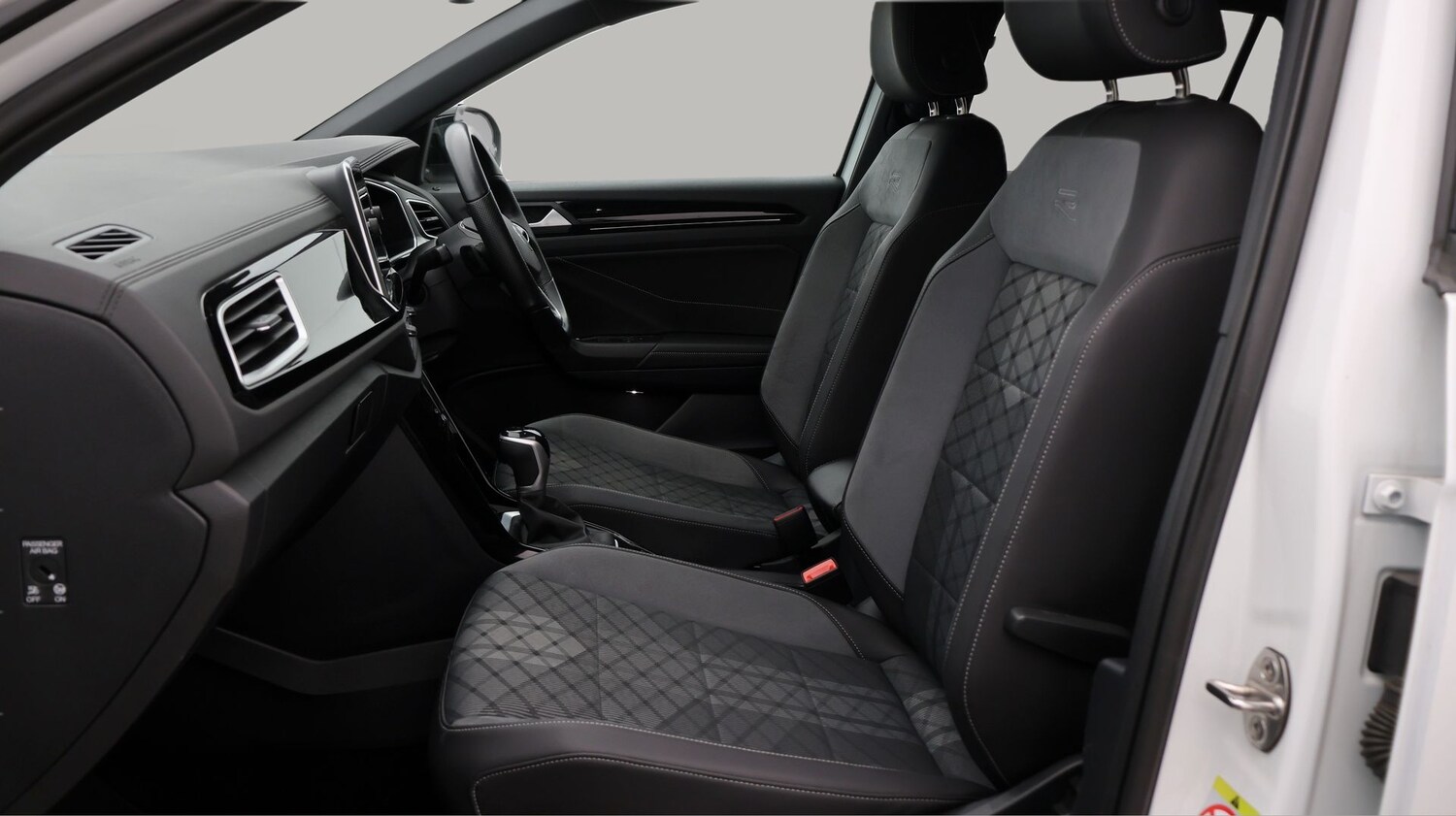 Used Volkswagen T-Roc for sale - 77432450: Photo 14