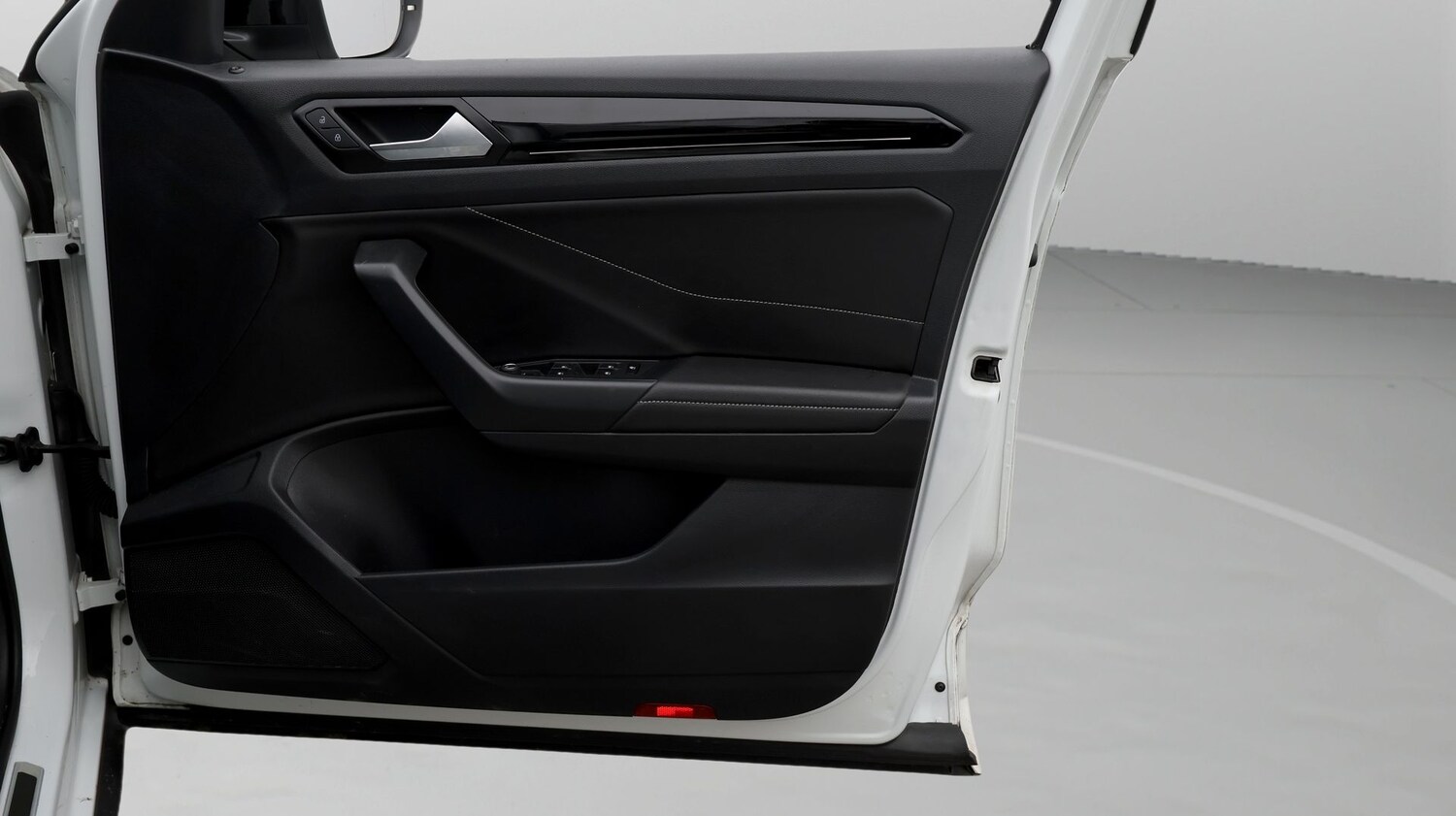 Used Volkswagen T-Roc for sale - 77432450: Photo 15