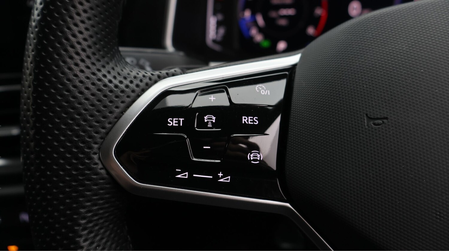 Used Volkswagen T-Roc for sale - 77432450: Photo 24