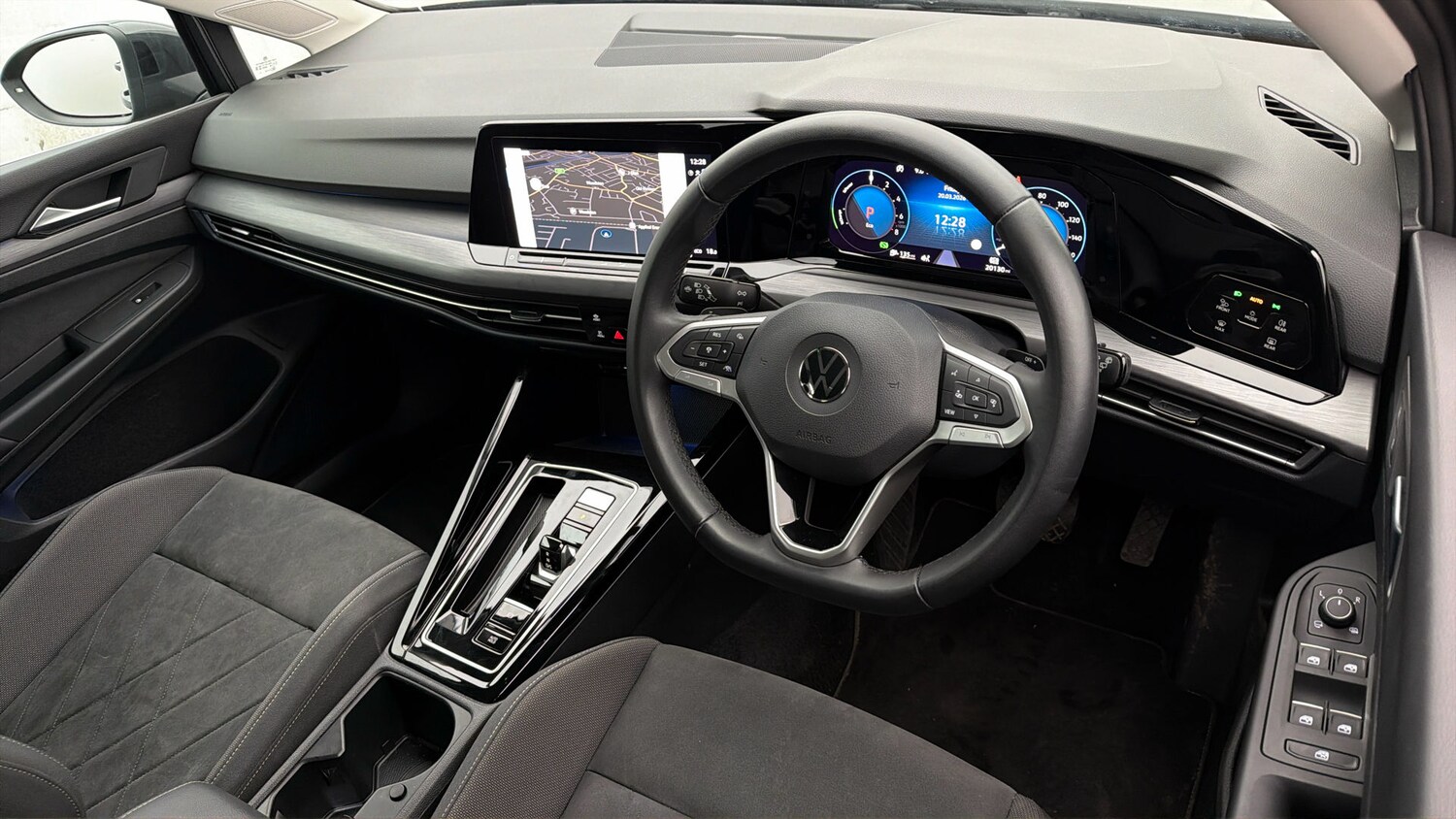 Used Volkswagen Golf 2023 for sale - 77973836: Photo 9