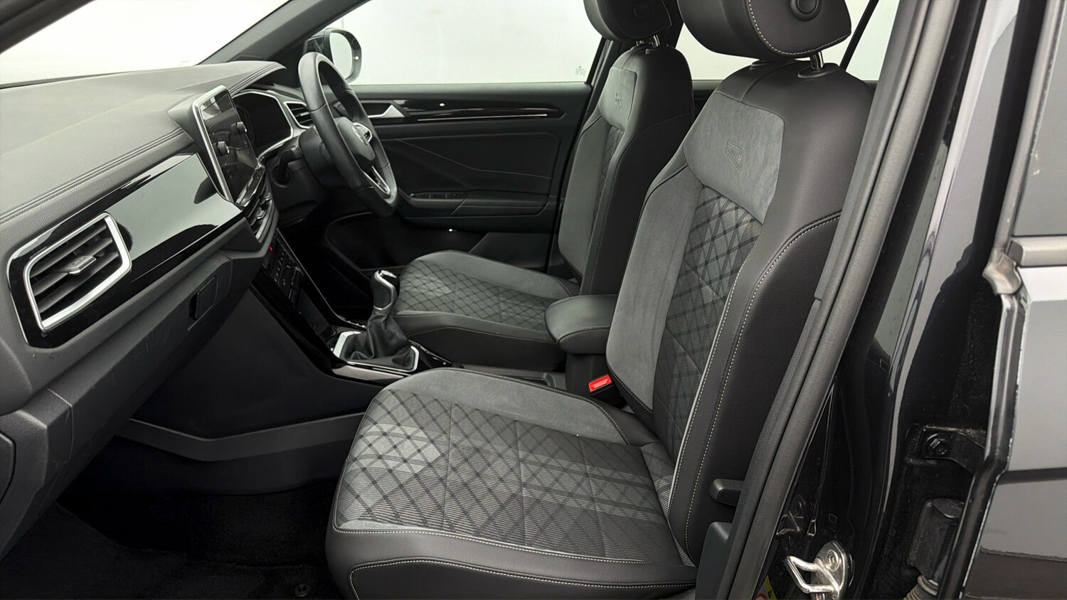 Used Volkswagen T-Roc 2023 for sale - 78176314: Photo 13