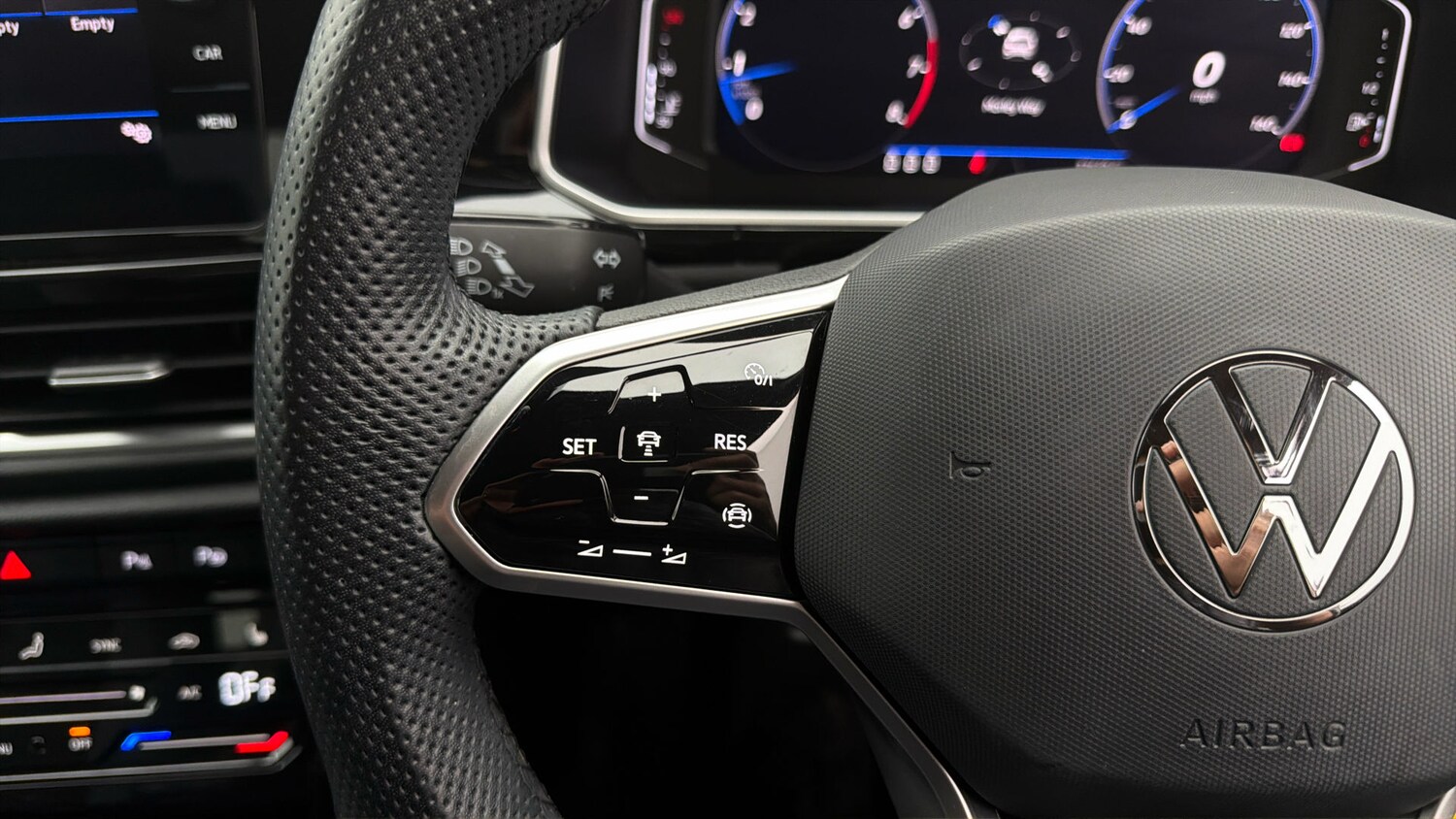 Used Volkswagen T-Roc 2023 for sale - 78176314: Photo 23