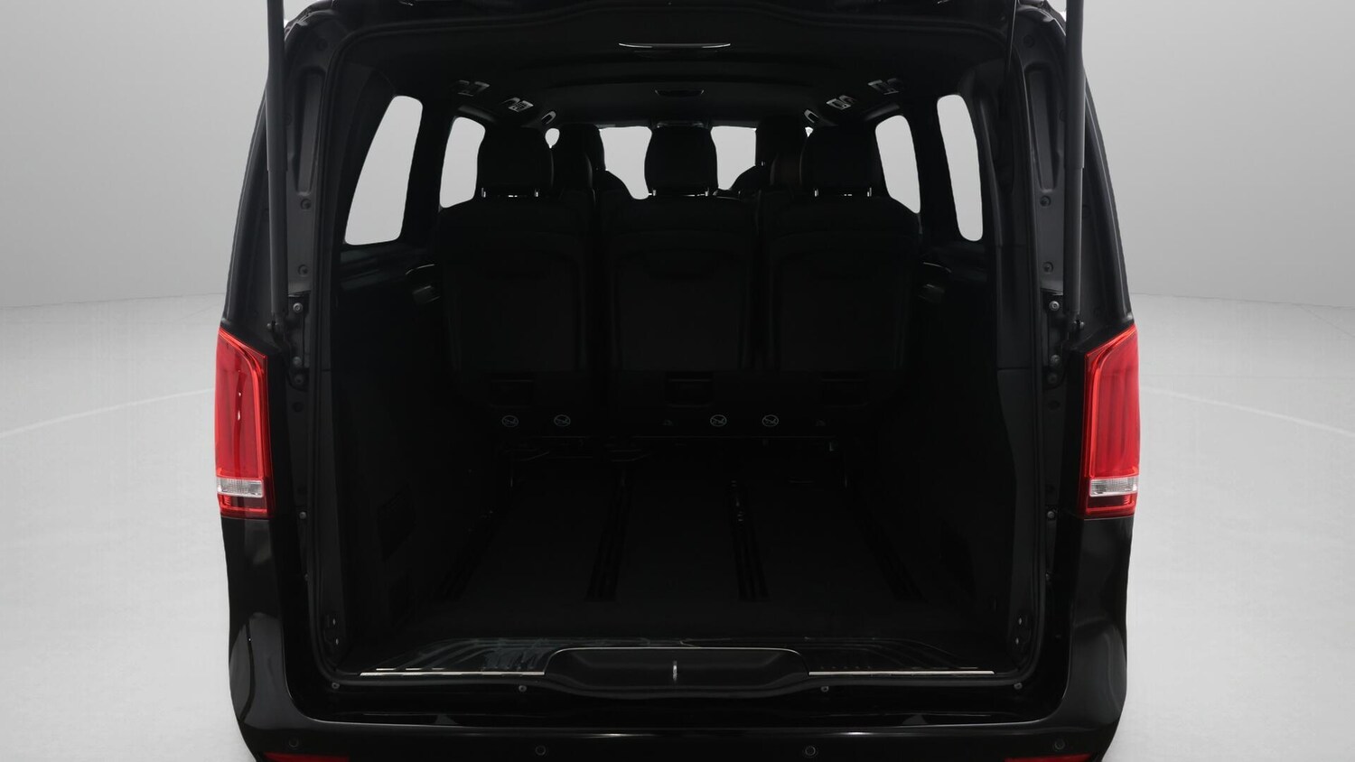 Used Mercedes-Benz V-Class 2023 for sale - 76381225: Photo 17