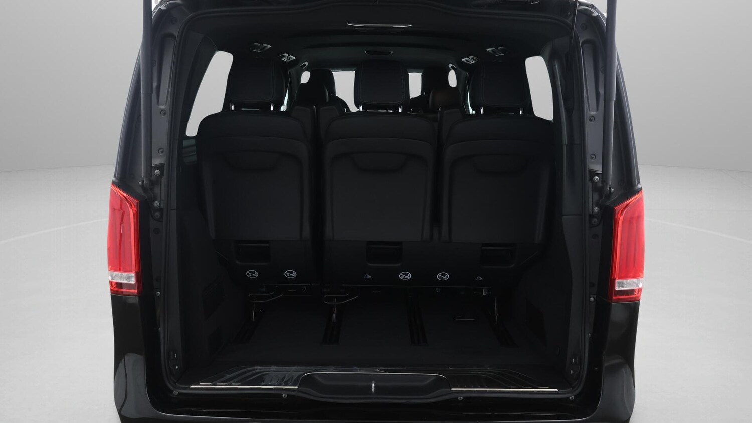 Used Mercedes-Benz V-Class 2023 for sale - 76381225: Photo 21
