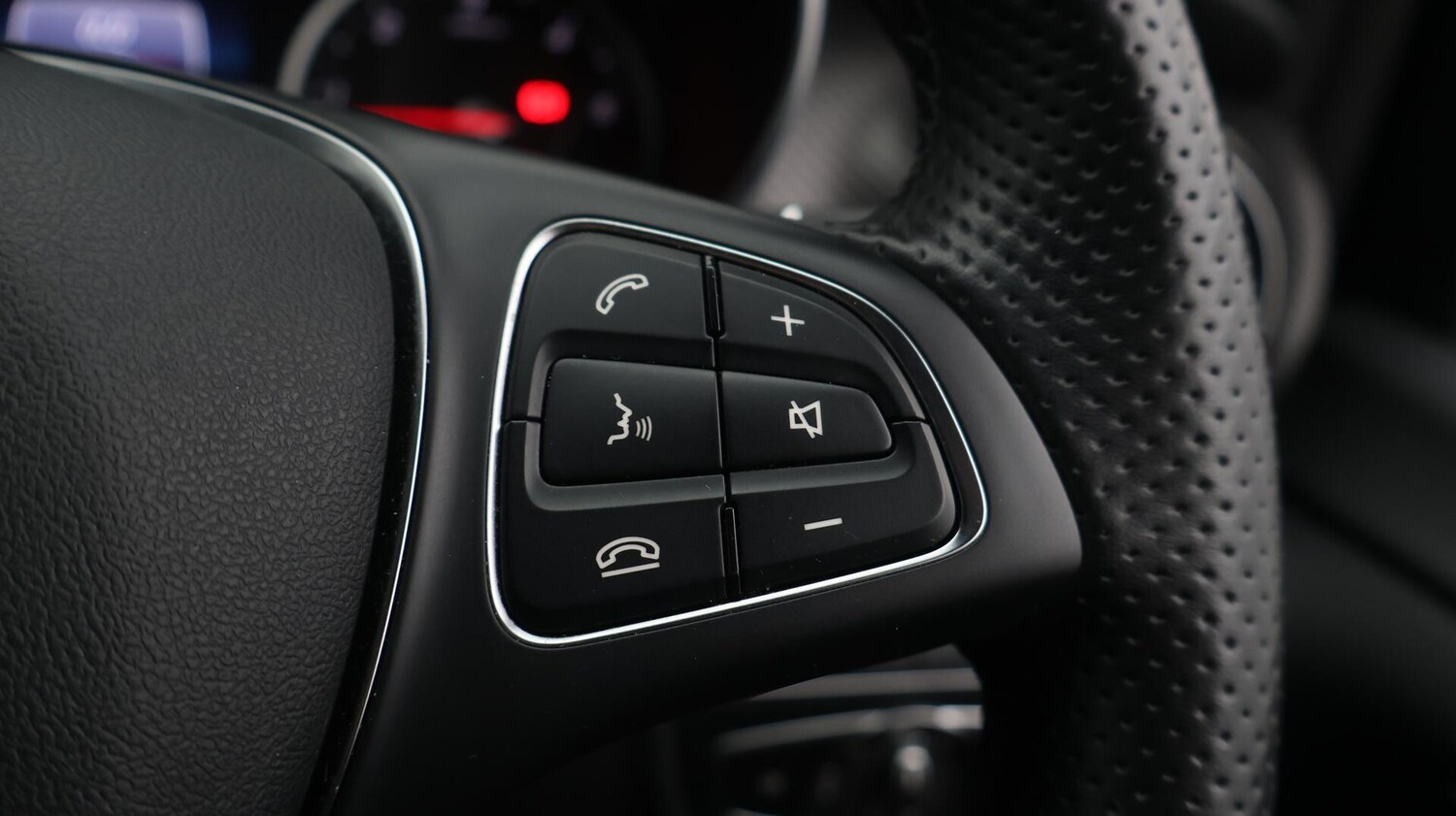 Used Mercedes-Benz V-Class 2023 for sale - 76381225: Photo 26